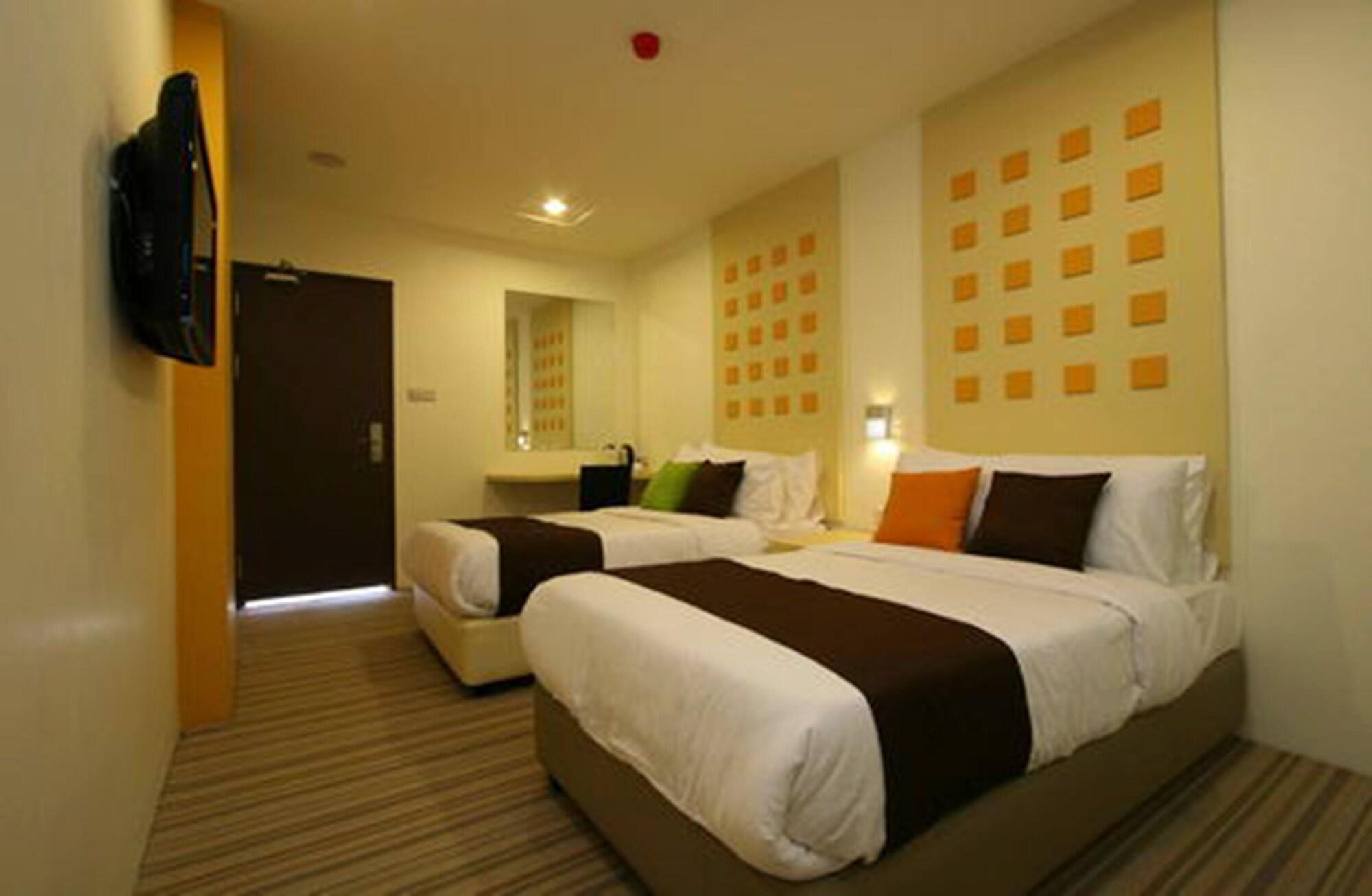 Hotel 98 Kuching Dış mekan fotoğraf